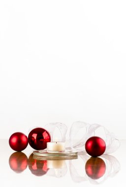 Kırmızı ampul Beyaz kurdele vertikal