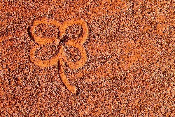 Cloverleaf in the sand — Stock Photo, Image