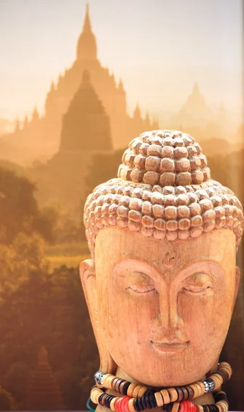 Buddha med halskjede – stockfoto