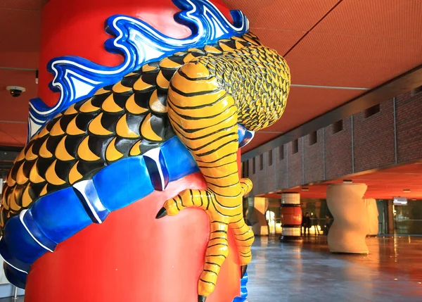 Chinese style column in the Alhóndiga-Bilbao — Stock Photo, Image