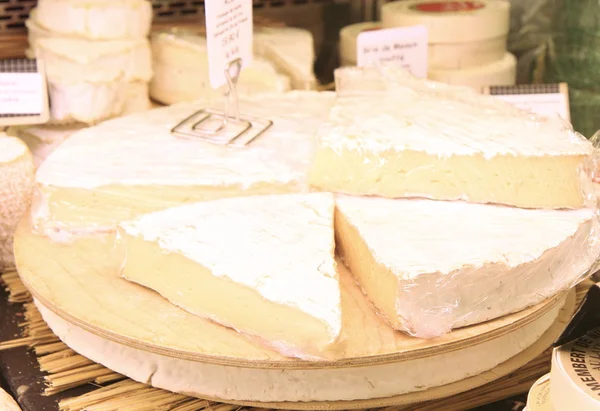 Ihale Fransız peynir — Stok fotoğraf