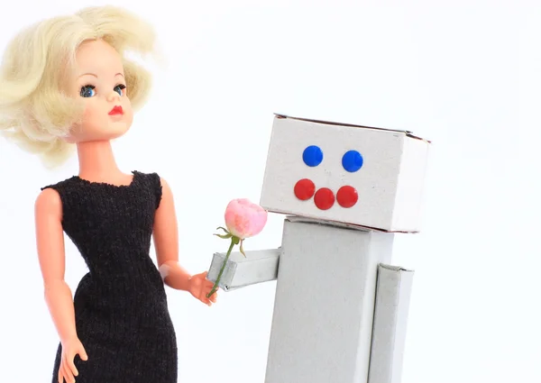 mutlu robot ve sarışın bebek