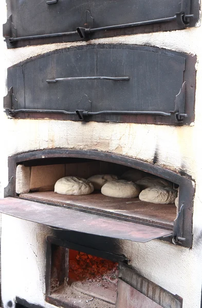 Piec chleb — Zdjęcie stockowe