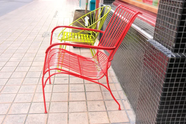 Cadeiras bonitas em Bayonne street-France — Fotografia de Stock