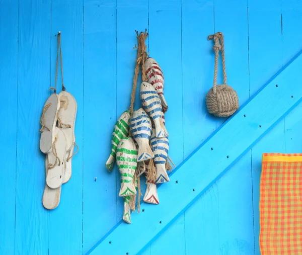 Poissons en bois sur le mur — Photo