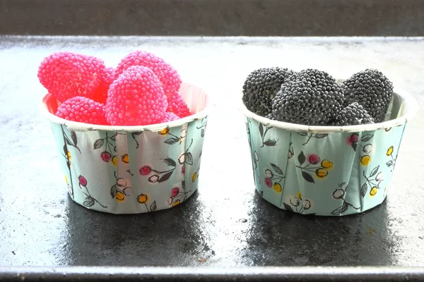 Twee ingerichte mallen met jellybeans — Stockfoto