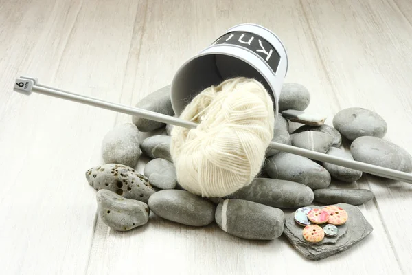 Tricoter avec des aiguilles — Photo