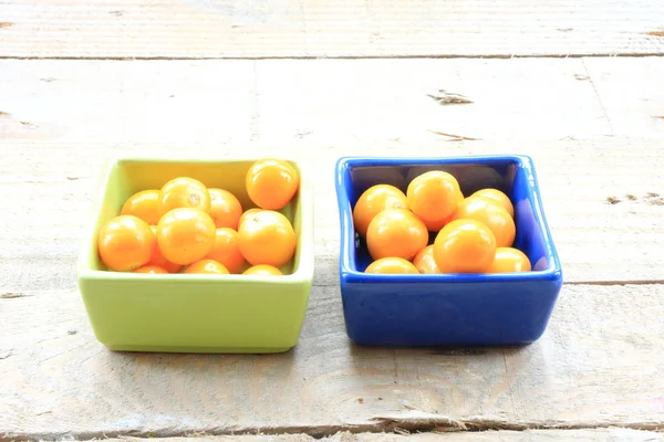 Orange frukt i krukor — Stockfoto