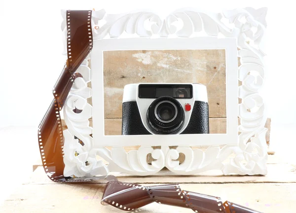 Fotoğraf çerçevesi ve vintage fotoğraf makinesi — Stok fotoğraf