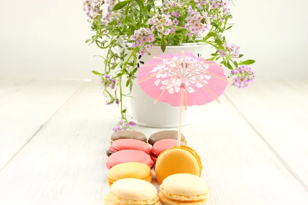 Macarons z parasolem — Zdjęcie stockowe