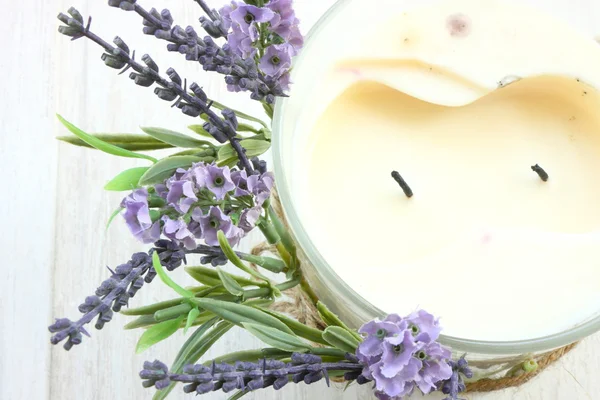 Candle & lilac — Stock Photo, Image