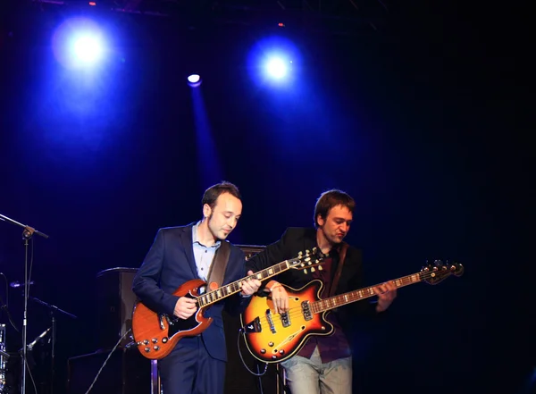 Band som sjunger i hondarribia bluesfestival på höjd — Stockfoto