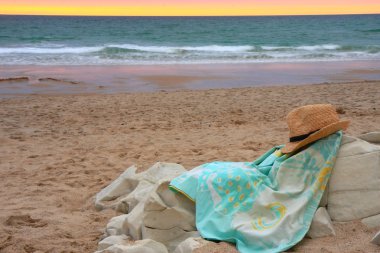 şapka ve kireçtaşı üzerine kumaş