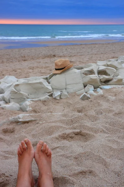 在法国海滩上的帽子 — 图库照片