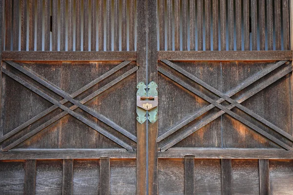 ประตูไม้ในสไตล์ญี่ปุ่น — ภาพถ่ายสต็อก