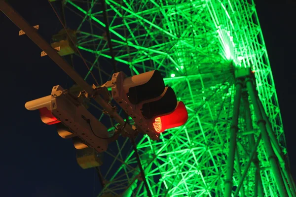 Big wheel & traffic light — Stock Photo, Image