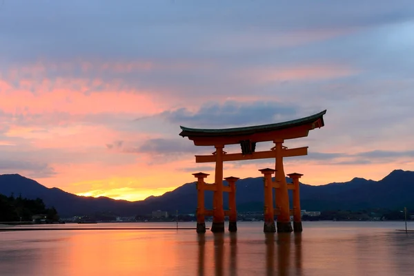 Crepúsculo en Miya jima — Foto de Stock