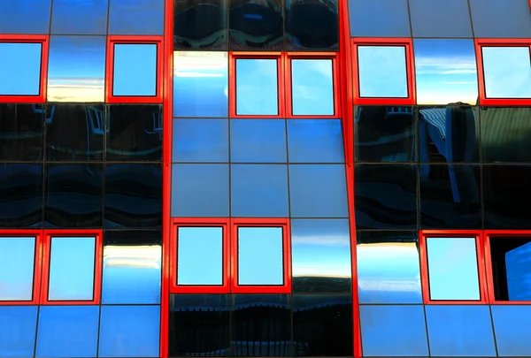 Red windows — Stock Photo, Image