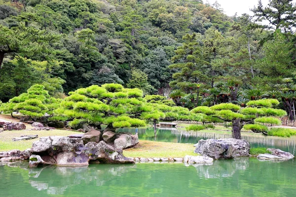 Garden in a small lake — Stock Photo, Image