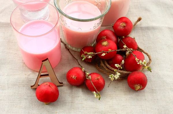 Colored milk and radishes — Stock Photo, Image