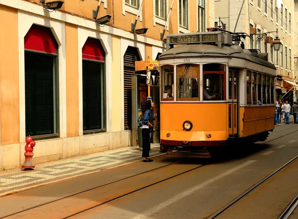 Tranvía amarillo-Lisboa — Foto de Stock