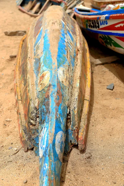 Típica canoa-Senegal —  Fotos de Stock