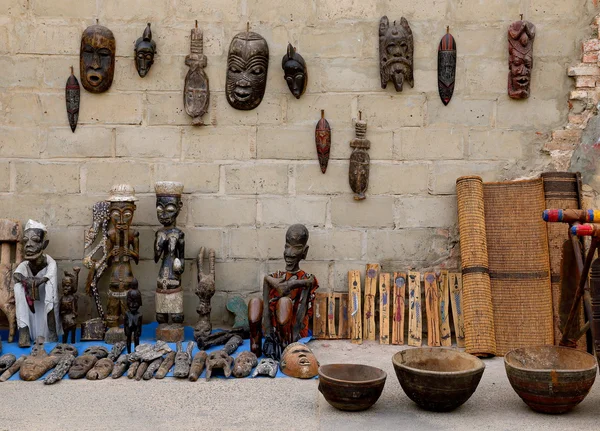 Souvenirer i street-saint louis du senegal Stockbild