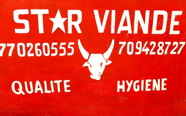 Röda plakat-saint louis du senegal — Stockfoto