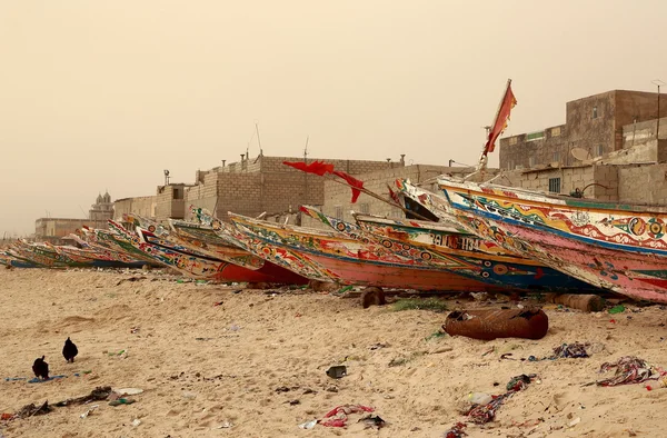 Canoes in row-Guet Ndar-Senegal — Stock Photo, Image