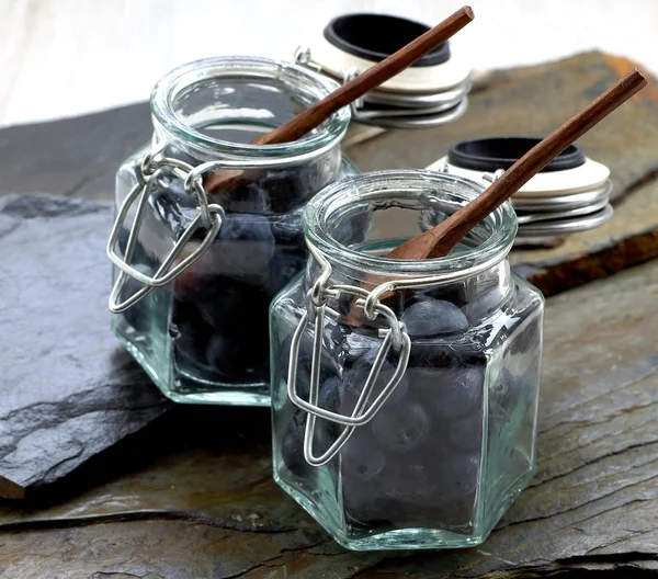 Blueberries over slate — Stock Photo, Image