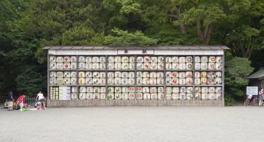 Japon sake pirinç dekoratif yazı tsurugaoka hachi ile Şarap fıçıları