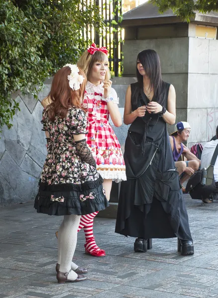 Joven con estilos de moda únicos y vanguardia — Foto de Stock