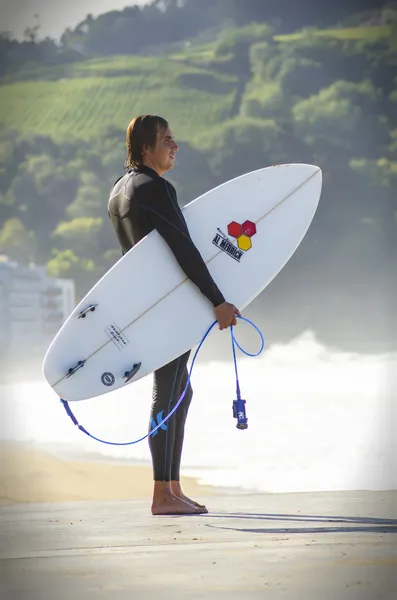 Surfer a Zarautz, Spagna — Foto Stock