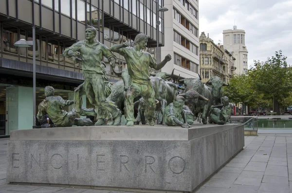 Monument voor encierro in pamplona, Spanje — Stockfoto