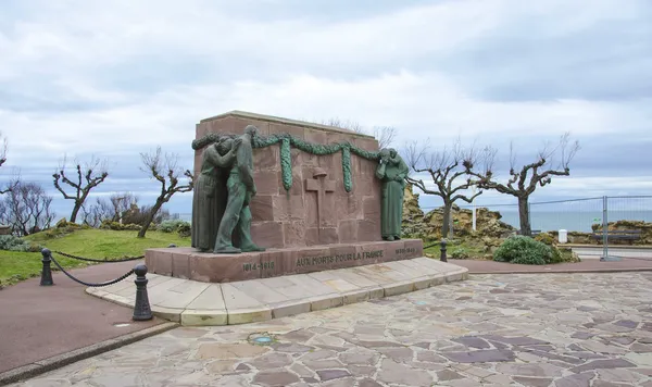 在比亚里茨战争中阵亡士兵的纪念碑 — 图库照片