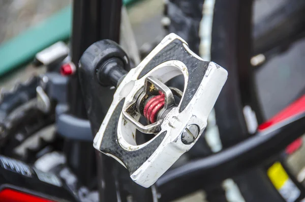 Pedais automáticos uma bicicleta — Fotografia de Stock