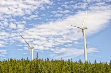 Rüzgar türbini elektrik üretiyor