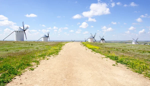 Campo de Criptana 'daki yel değirmenleri — Stok fotoğraf