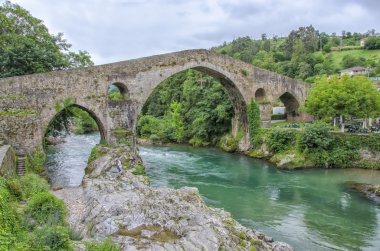 Cangas de gidebildiğimiz, asturias