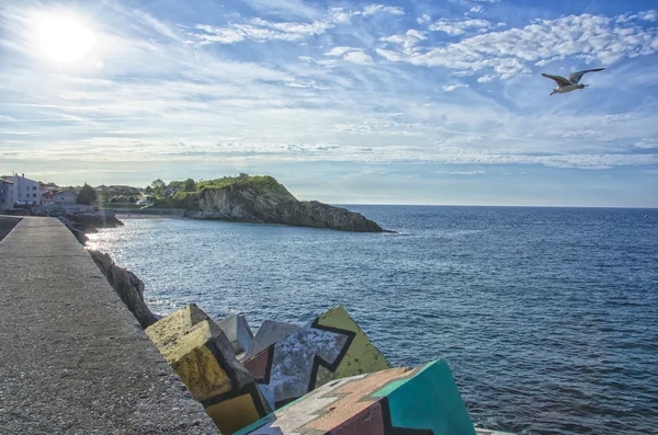 Cubes painted on the breakwater — Stock Photo, Image