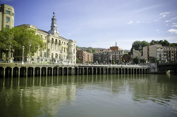 Bilbao Town Hall and iron sculpture — Stock Photo, Image