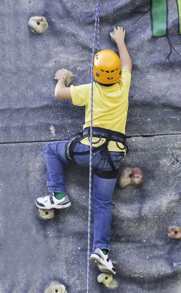 Arrampicata bambino — Foto Stock