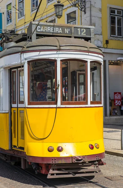 Straßenbahn in Lissabon, Portugal — Stockfoto