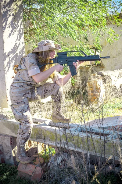 Στρατιωτική κορίτσι — Φωτογραφία Αρχείου