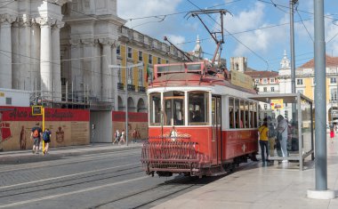 Klasik kırmızı tramvay Lizbon, Portekiz