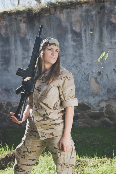 군사 소녀 — 스톡 사진