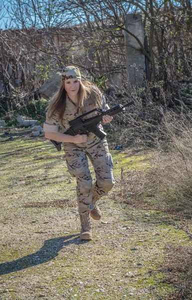 Menina militar — Fotografia de Stock