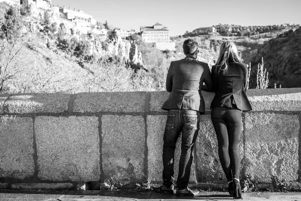 Pareja joven enamorada — Foto de Stock