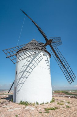 tipik İspanyol yel değirmeni