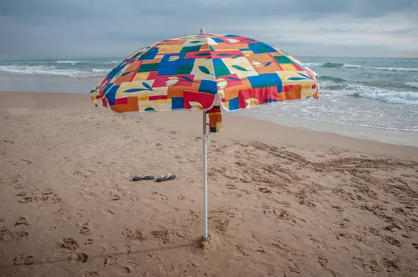 Sombrilla en la playa —  Fotos de Stock